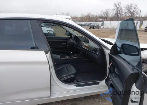 2015 BMW 335I Gran Turismo xDrive z USA, uszkodzony, nr VIN WBA3X9C54FD868182